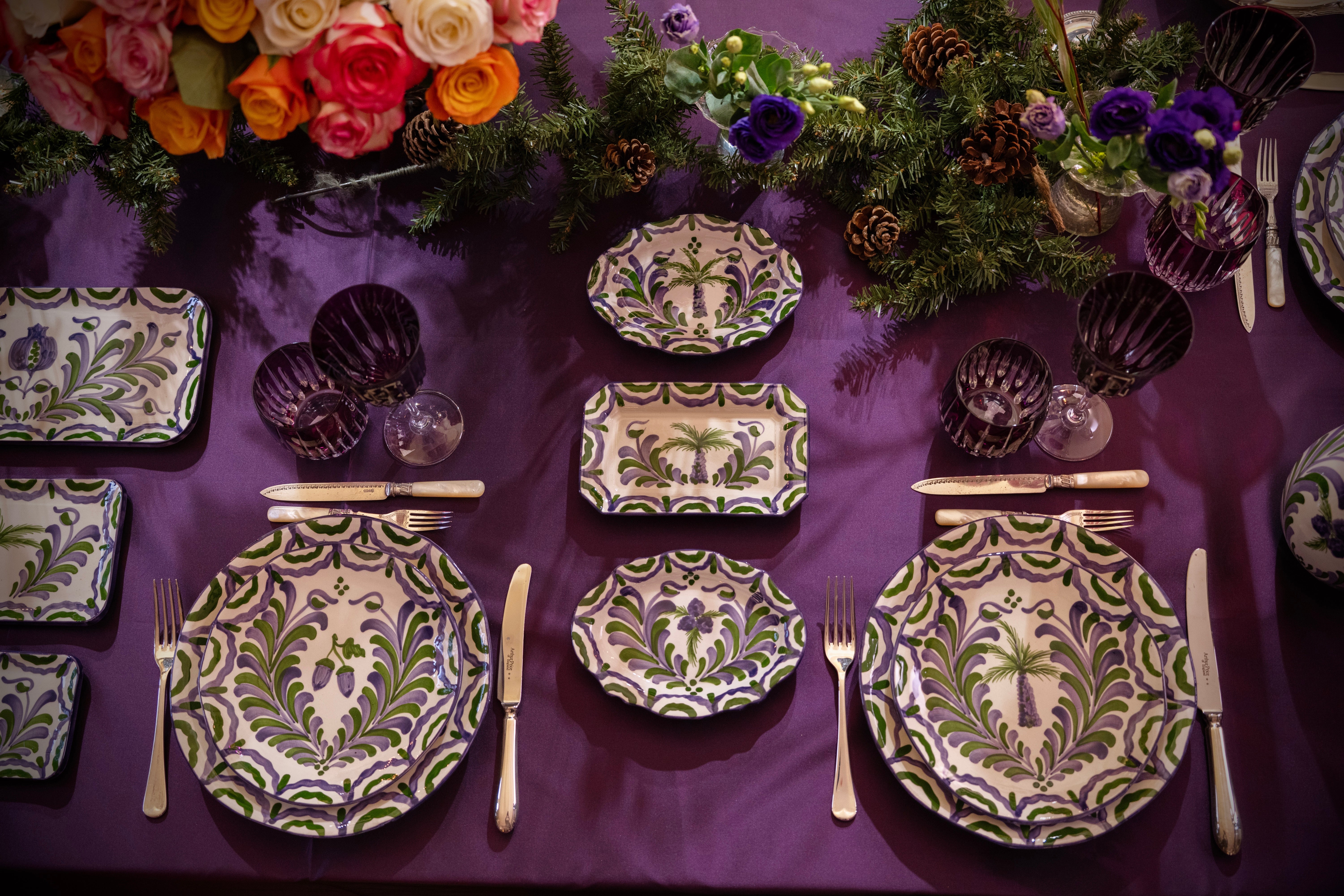 Le service de table Granada Prune 6 personnes 12 pièces